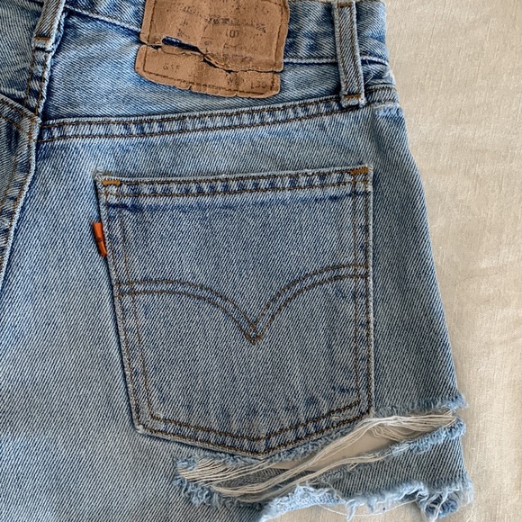 Vintage Levi shorts - Picture 3 of 3